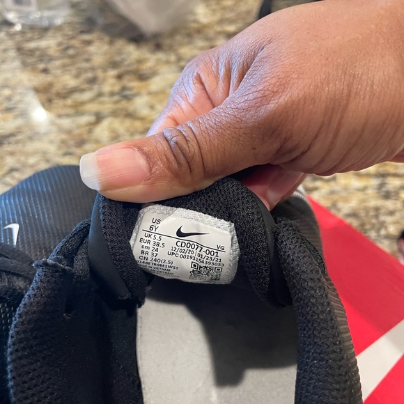 Nike Youth Vapor Edge Shark Cleats - Size 6Y - Picture 2 of 4